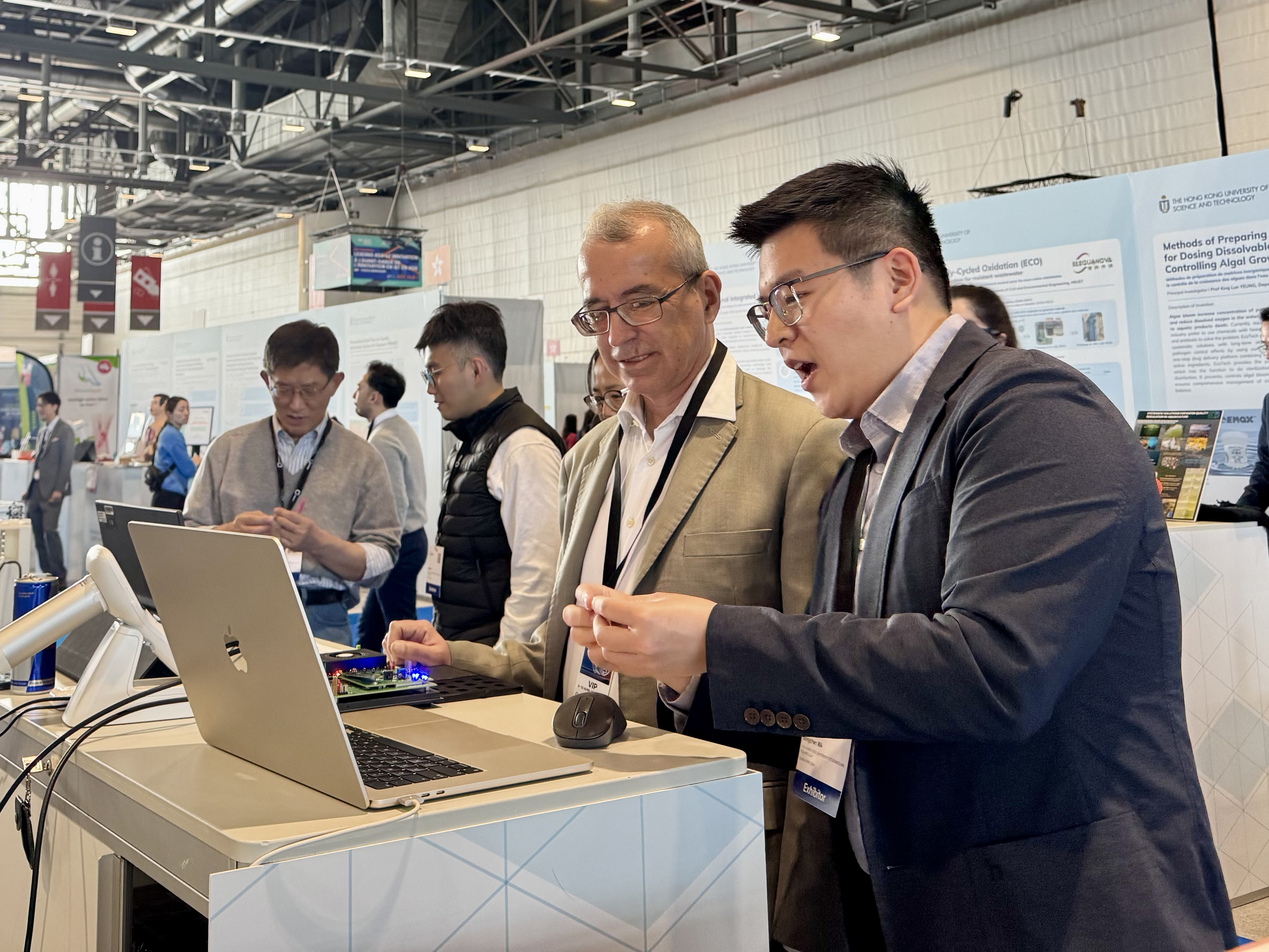 Gold Medal recognized the “Ultra-High Energy Efficiency AI Accelerator for Portable Healthcare Devices