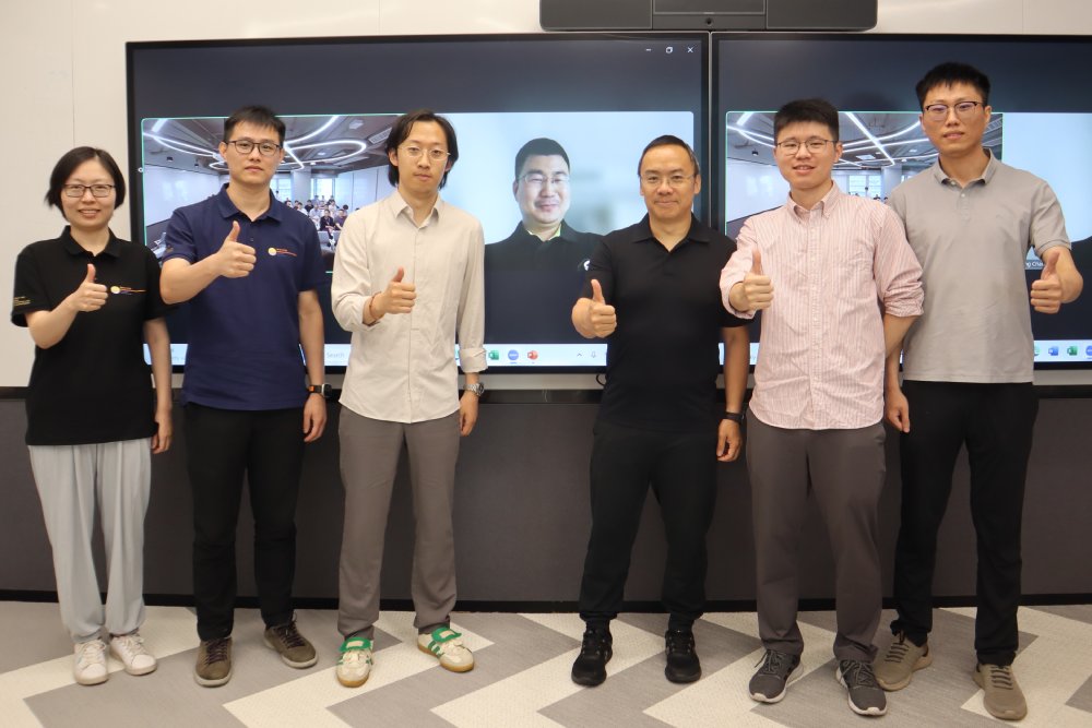 Prof. Fengbin TU (2nd on right) Chair of Workshop “Large-scale AI Chip and System” and Prof. Yuan XIE (3rd on right) ACCESS Associate Director/ Chair Professor, Department of Electronic and Computer Engineering, HKUST took a group photo with workshop team members before the workshop start. Prof. TU’s team members (from left) include Prof. Shanshi HUANG (HKUST GZ), Prof. Xin SI (Southeast University), Prof. Yiming GAN (Institute of Computing Technology Chinese Academy of Sciences), Prof. Liang CHANG (Unive