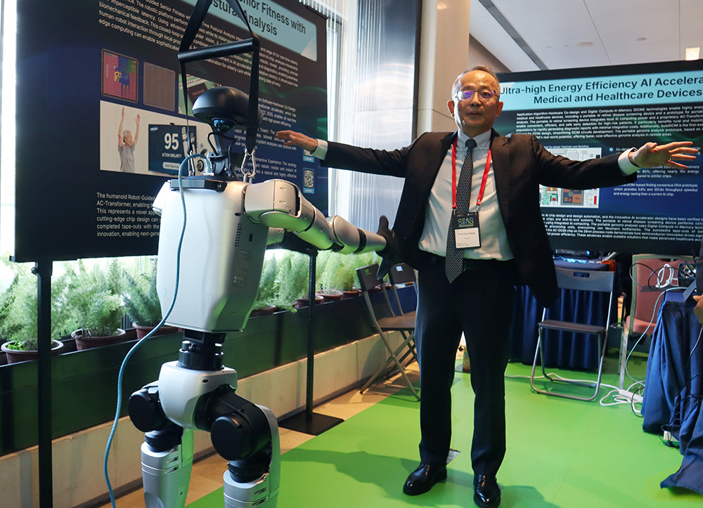 Professor CHENG demonstrated a Smart Rehabilitation Robotic System 
