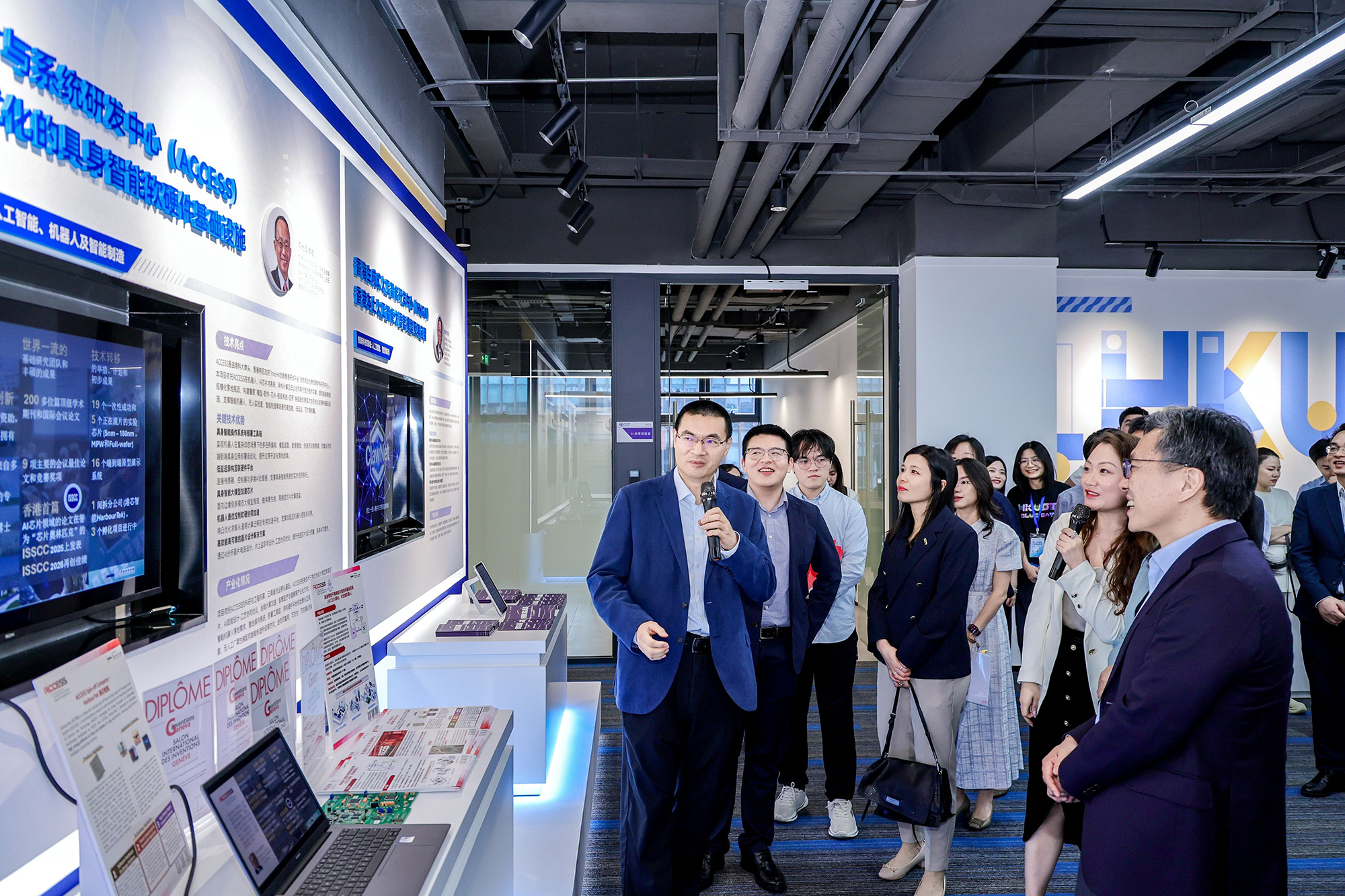 Representative from ACCESS outlines the Center’s research initiatives and R&D breakthroughs to distinguish guests and participants of the Opening Ceremony.  