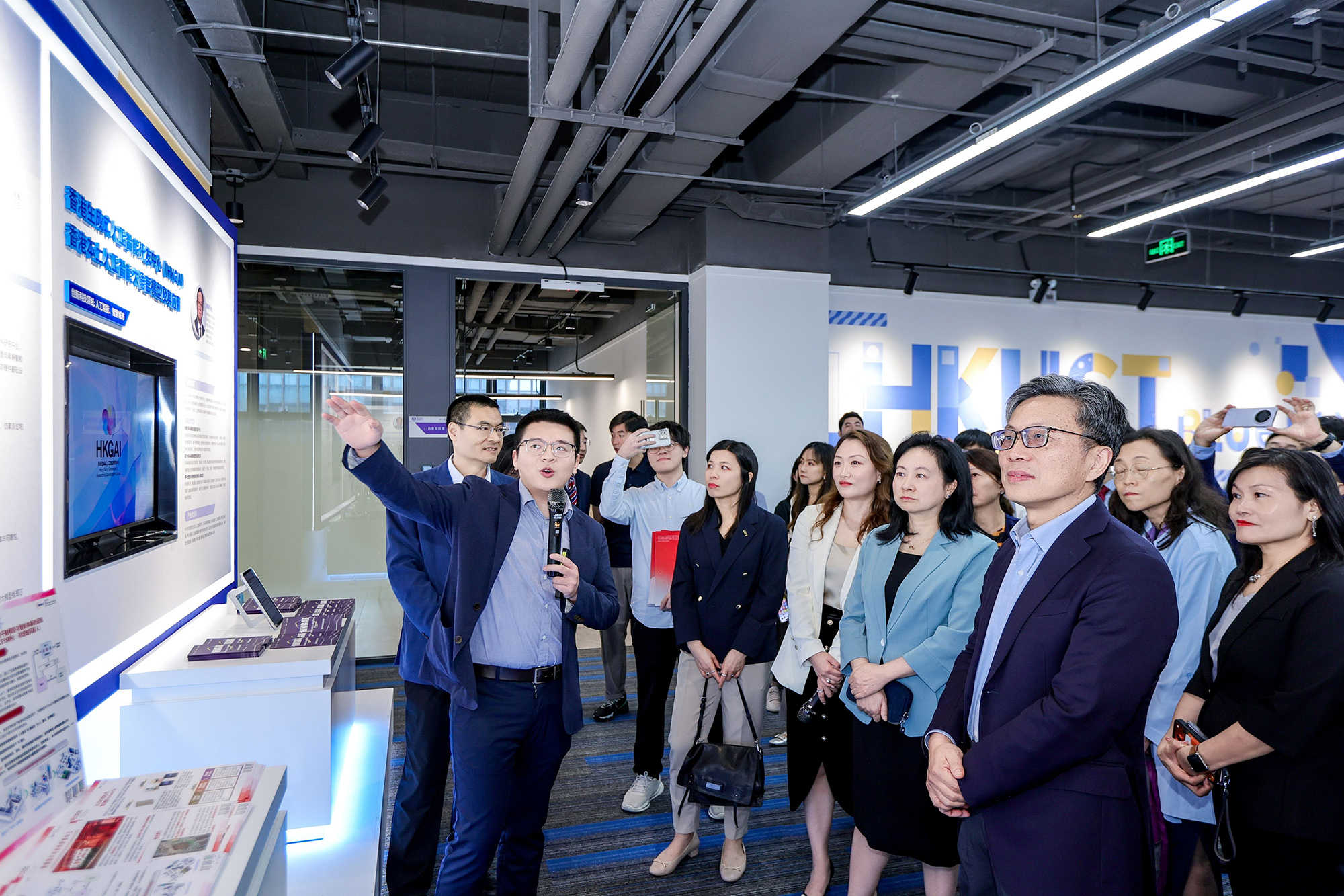 Representative from ACCESS outlines the Center’s research initiatives and R&D breakthroughs to distinguish guests and participants of the Opening Ceremony.  
